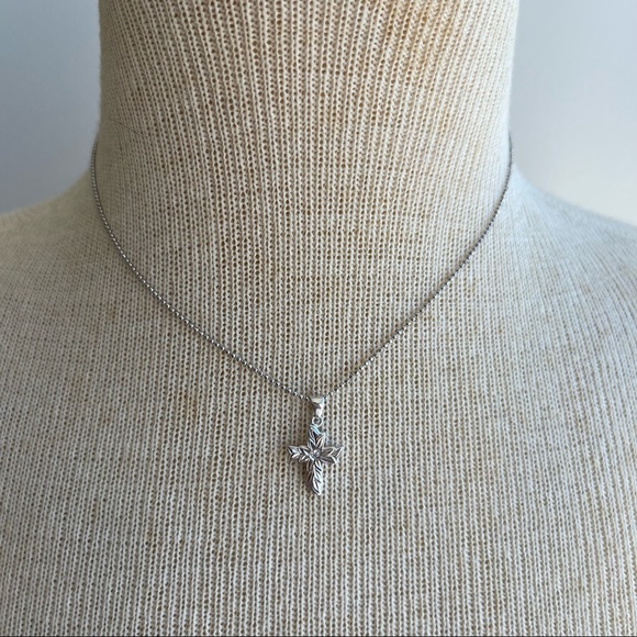 Jewelry - Sterling Silver Artsy Cross
